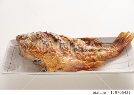 赤魚の塩焼き 139706421