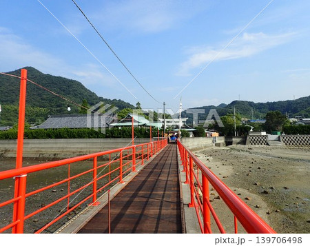 香川県三豊市の沖、瀬戸内海の海上に浮かぶ津島にある子供の健康と成長の守り神として信仰を集める津嶋神社 香川県三豊市の沖、瀬戸内海の海上に浮かぶ津島にある子供の健康と成長の守り神として信仰を集める津嶋神社 139706498