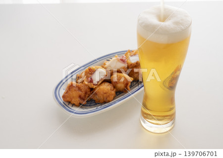 最高の組み合わせビールとタコ唐 139706701