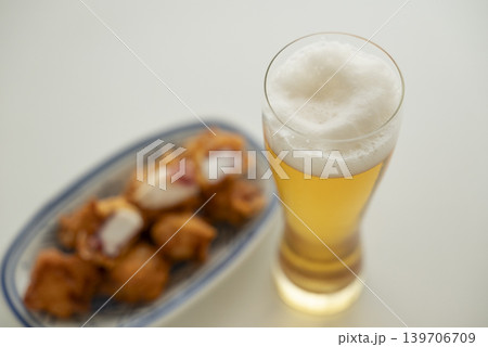 最高の組み合わせビールとタコ唐 139706709