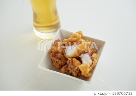 最高の組み合わせビールとタコ唐 139706712