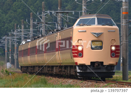 福知山線特急こうのとり号(381系電車:新大阪⇔福知山-城崎温泉) 福知山線特急こうのとり号(381系電車:新大阪⇔福知山-城崎温泉) 139707397