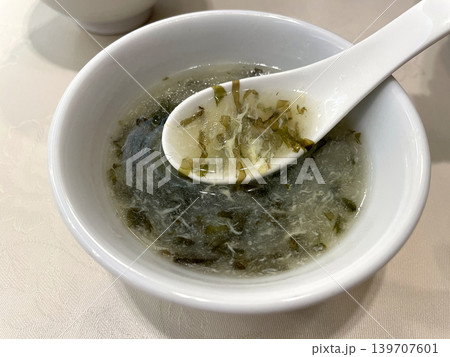 卵と海苔の中華スープ レンゲのせ 卵と海苔の中華スープ レンゲのせ 139707601
