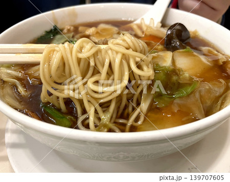 五目あんかけラーメン きくらげ・イカ・白菜入り 五目あんかけラーメン きくらげ・イカ・白菜入り 139707605