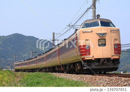 福知山線特急こうのとり号(183系電車:新大阪⇔福知山-城崎温泉) 福知山線特急こうのとり号(183系電車:新大阪⇔福知山-城崎温泉) 139707851