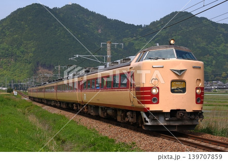 福知山線特急こうのとり号(183系電車:新大阪⇔福知山-城崎温泉) 福知山線特急こうのとり号(183系電車:新大阪⇔福知山-城崎温泉) 139707859