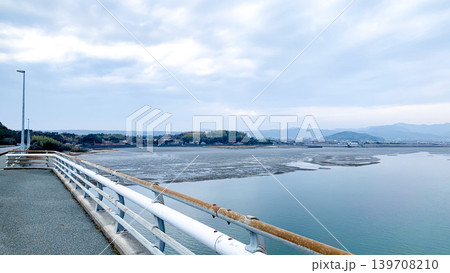周防大橋と穏やかな海の風景 周防大橋と穏やかな海の風景 139708210