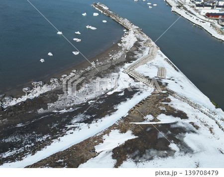 北海道北見市の登呂川河口付近の雪景色の空撮 北海道北見市の登呂川河口付近の雪景色の空撮 139708479