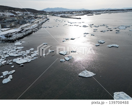 北海道北見市の登呂川河口付近の流氷群の空撮 139708488