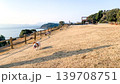 最西端の地で遊ぶフレンチブルドッグ 139708751