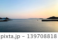 佐世保の夕焼けに染まる海岸風景 139708818