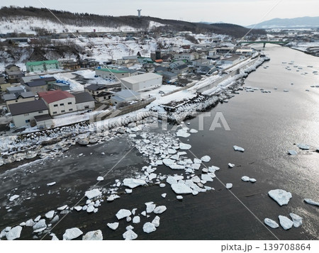 北海道北見市の登呂川河口付近の冬景色町並みの空撮 北海道北見市の登呂川河口付近の冬景色町並みの空撮 139708864