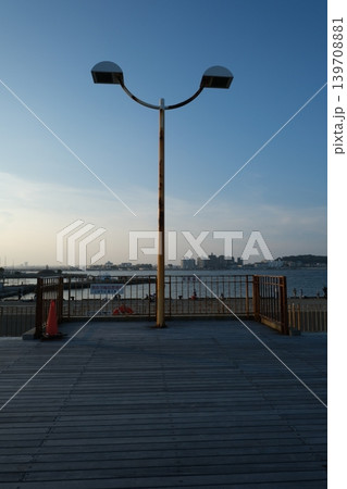 江ノ島の先端にある灯台(湘南港灯台)の周辺の風景 江ノ島の先端にある灯台(湘南港灯台)の周辺の風景 139708881