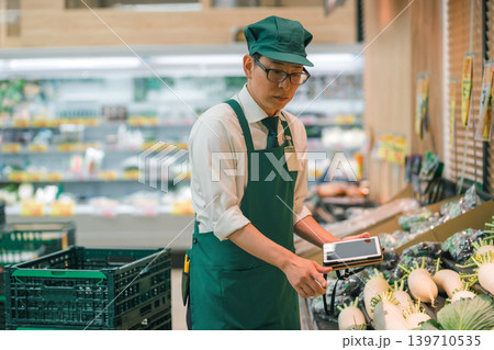 supermarket 139710535
