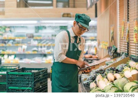 supermarket 139710540