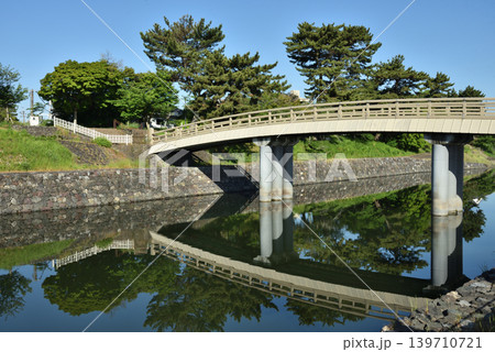 春の宇治川と橘橋(京都府宇治市) 春の宇治川と橘橋(京都府宇治市) 139710721