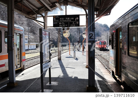 JR芸備線・木次線 備後落合駅 3方向の列車が集う奇跡の時間帯 JR芸備線・木次線 備後落合駅 3方向の列車が集う奇跡の時間帯 139711610