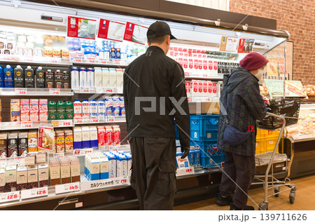 牛乳の売り場 牛乳の売り場 139711626