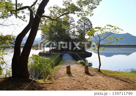 ◇須濱神社(早朝) / 兵庫県姫路市林田エリア・西池(別名「鴨池」) ◇須濱神社(早朝) / 兵庫県姫路市林田エリア・西池(別名「鴨池」) 139711790