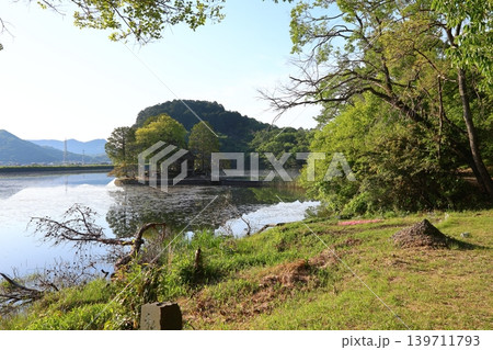 ◇須濱神社(早朝) / 兵庫県姫路市林田エリア・西池(別名「鴨池」) ◇須濱神社(早朝) / 兵庫県姫路市林田エリア・西池(別名「鴨池」) 139711793
