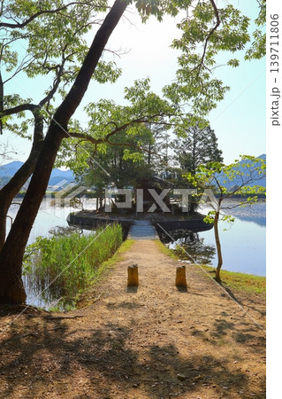 ◇須濱神社(早朝) / 兵庫県姫路市林田エリア・西池(別名「鴨池」) ◇須濱神社(早朝) / 兵庫県姫路市林田エリア・西池(別名「鴨池」) 139711806