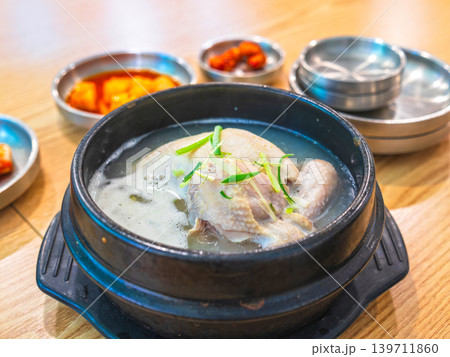 本場韓国のサムゲタン（参鶏湯） 139711860