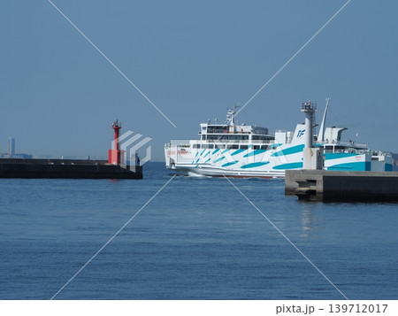 伊勢湾フェリーの出航風景 伊勢湾フェリーの出航風景 139712017