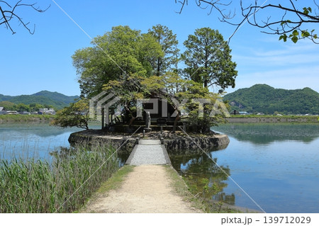 ◇須濱神社 ／ 兵庫県姫路市林田エリア・西池（別名「鴨池」） 139712029