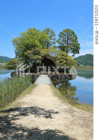 ◇須濱神社 ／ 兵庫県姫路市林田エリア・西池（別名「鴨池」） 139712031