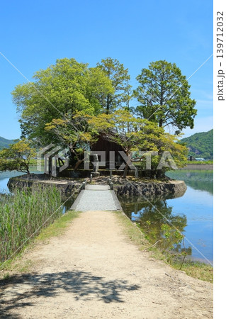 ◇須濱神社 ／ 兵庫県姫路市林田エリア・西池（別名「鴨池」） 139712032