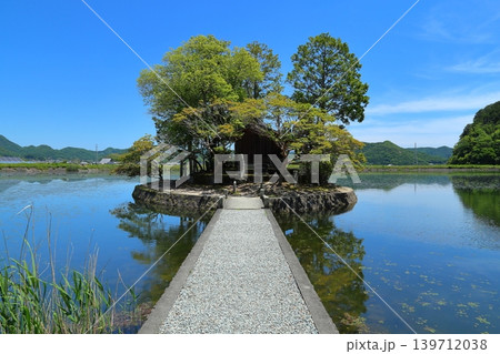 ◇須濱神社 ／ 兵庫県姫路市林田エリア・西池（別名「鴨池」） 139712038
