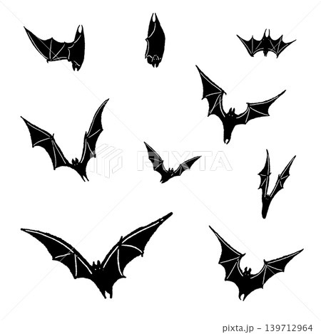 空をランダムに飛んでいる黒いコウモリの群れのモノクロイラスト 139712964