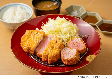 リブロースカツとヒレカツの豪華とんかつ定食 リブロースカツとヒレカツの豪華とんかつ定食 139713070
