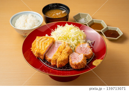 リブロースカツとヒレカツの豪華とんかつ定食 リブロースカツとヒレカツの豪華とんかつ定食 139713071