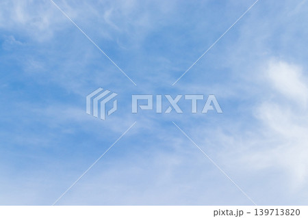 すじ雲の爽やかな空 すじ雲の爽やかな空 139713820