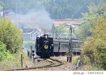 SLやまぐち号 JR山口線 撮影名所 徳佐Sカーブを驀進 SLやまぐち号 JR山口線 撮影名所 徳佐Sカーブを驀進 139714323