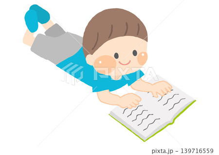 寝そべって読書をする男の子 139716559