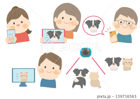 ペットカメラでペットを確認する飼い主たち 139716563