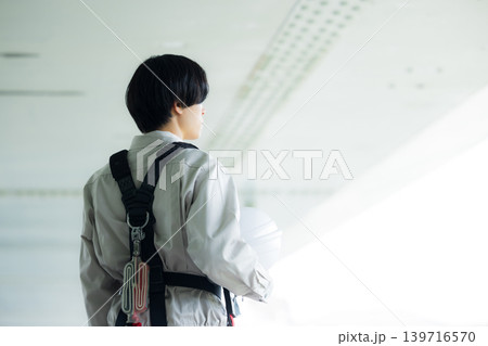 フルハーネスの作業員　 139716570