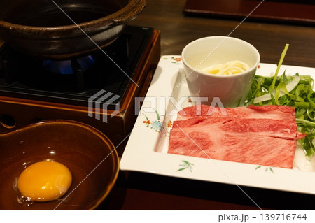 一人前の美味しい黒毛和牛すきしゃぶ 一人前の美味しい黒毛和牛すきしゃぶ 139716744