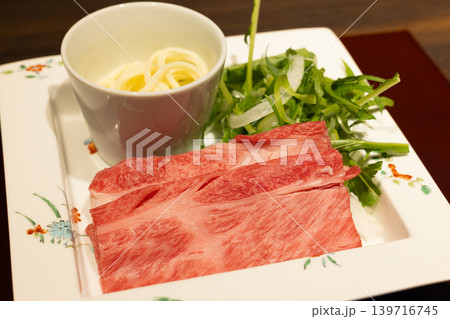美味しい黒毛和牛すきしゃぶ用肉 美味しい黒毛和牛すきしゃぶ用肉 139716745