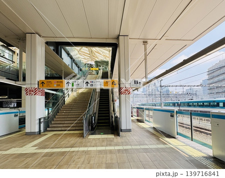 高輪ゲートウェイ駅_構内_JR京浜東北線のホーム_ E257系 139716841