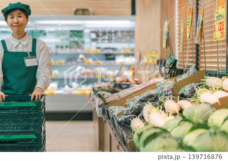 supermarket 139716876