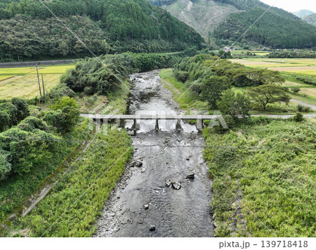 高知県中土佐町 久万秋沈下橋の風景 高知県中土佐町 久万秋沈下橋の風景 139718418
