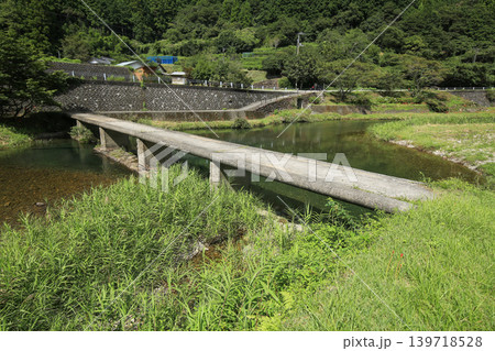 高知県中土佐町 高樋沈下橋の風景 高知県中土佐町 高樋沈下橋の風景 139718528