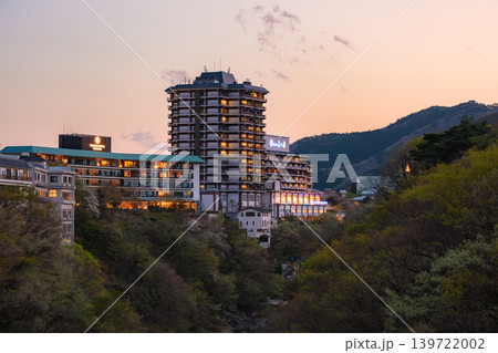 栃木県日光市 夕焼け空のグラデーションが美しい鬼怒川温泉の絶景 栃木県日光市 夕焼け空のグラデーションが美しい鬼怒川温泉の絶景 139722002