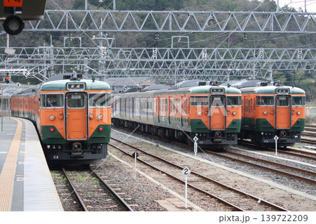 山陰本線／嵯峨野線113系電車（並び） 139722209