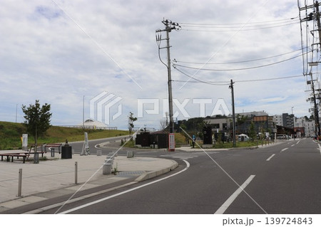 宮城県石巻市の旧北上川に向かう道のり 宮城県石巻市の旧北上川に向かう道のり 139724843