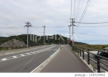 宮城県石巻市の旧北上川に向かう道のり 宮城県石巻市の旧北上川に向かう道のり 139724942