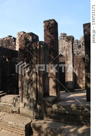 バイヨン寺院のデバター像 バイヨン寺院のデバター像 139725171
